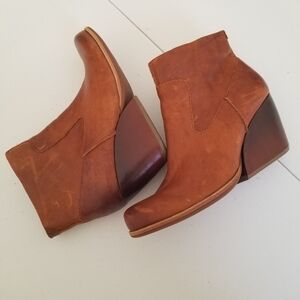 Kork Ease boots Size 10 Brown Leather Block Platforms Booties Shoes